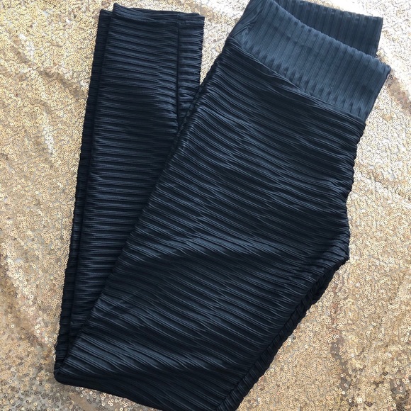 Workout Butt Scrunch Leggings And Shorts - Picture 1 of 3